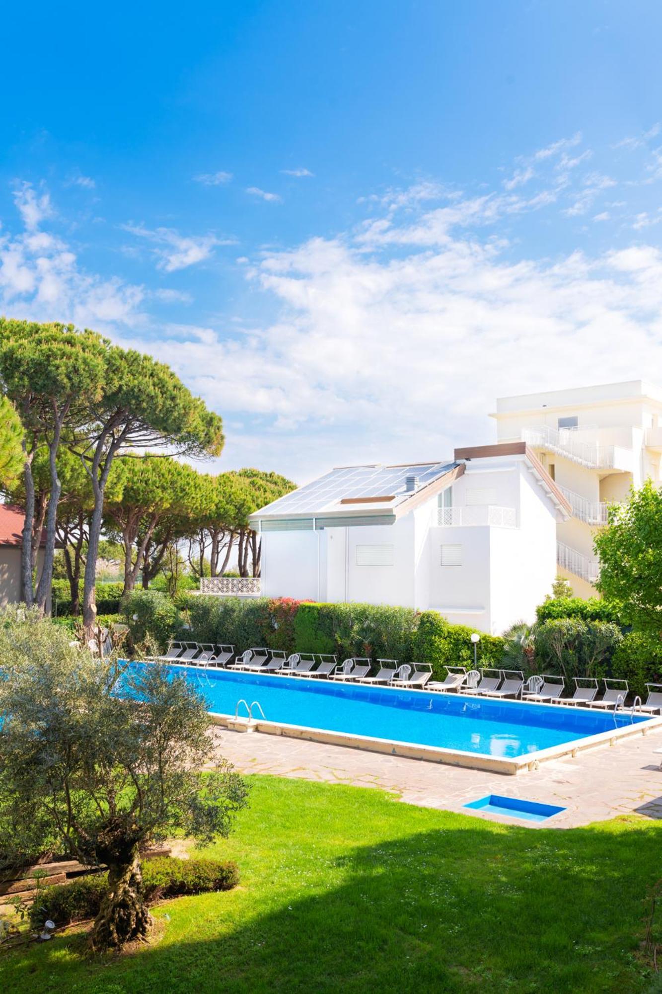 Hotel Doge Milano Marittima Exteriör bild