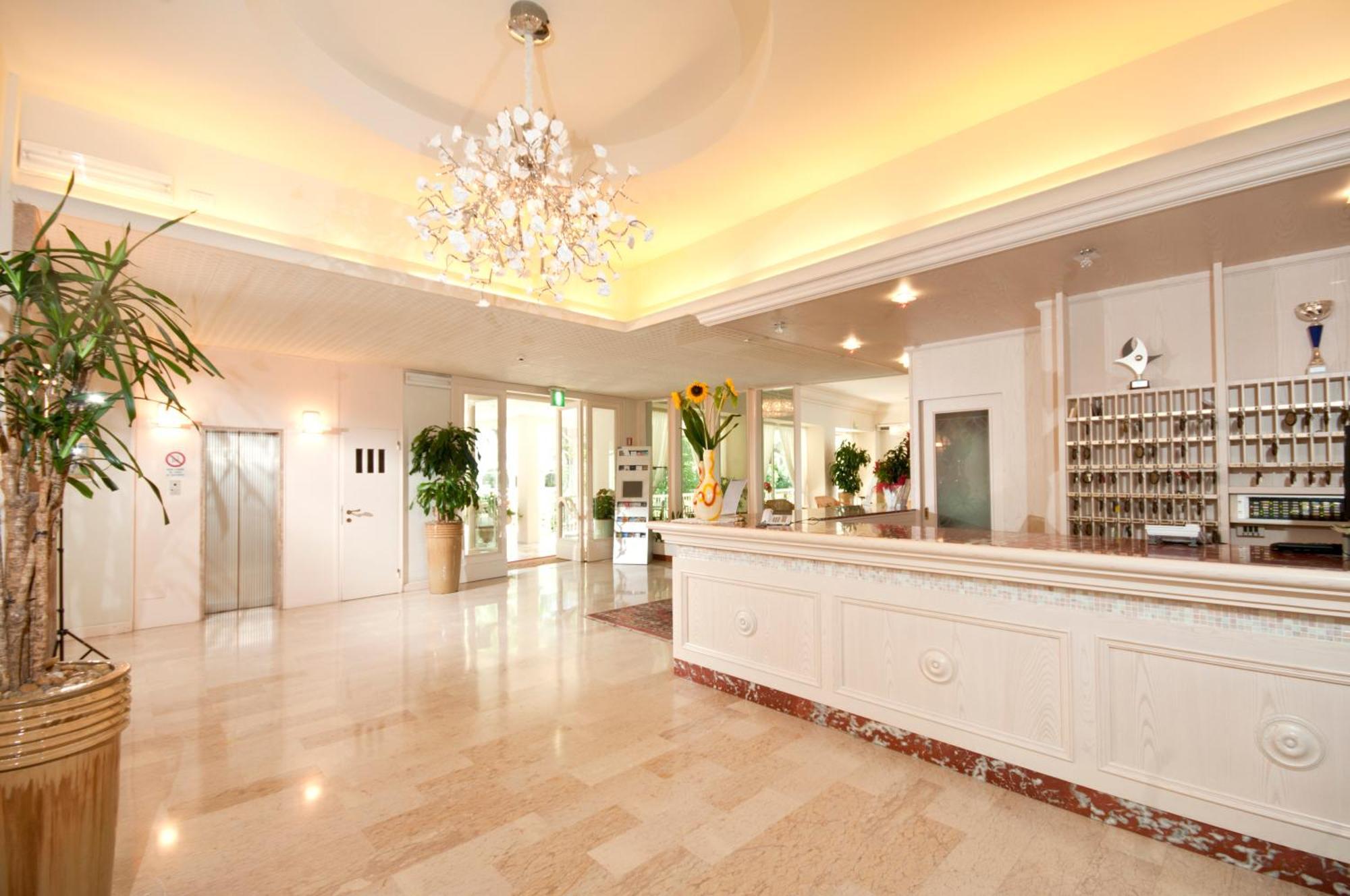 Hotel Doge Milano Marittima Exteriör bild